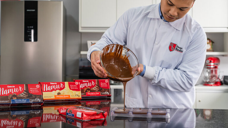 JGS2022_Confeitaria_Manuseio-chocolate-(36)_crop