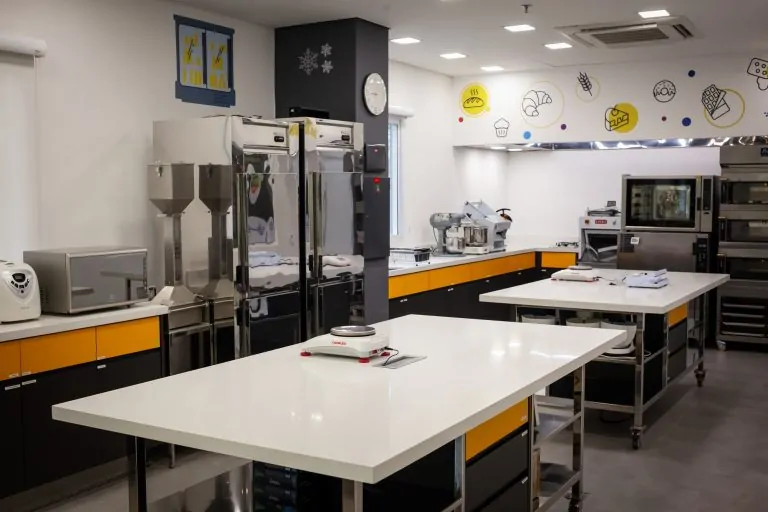 389_AZELIS_VOGLER EMPR 2025